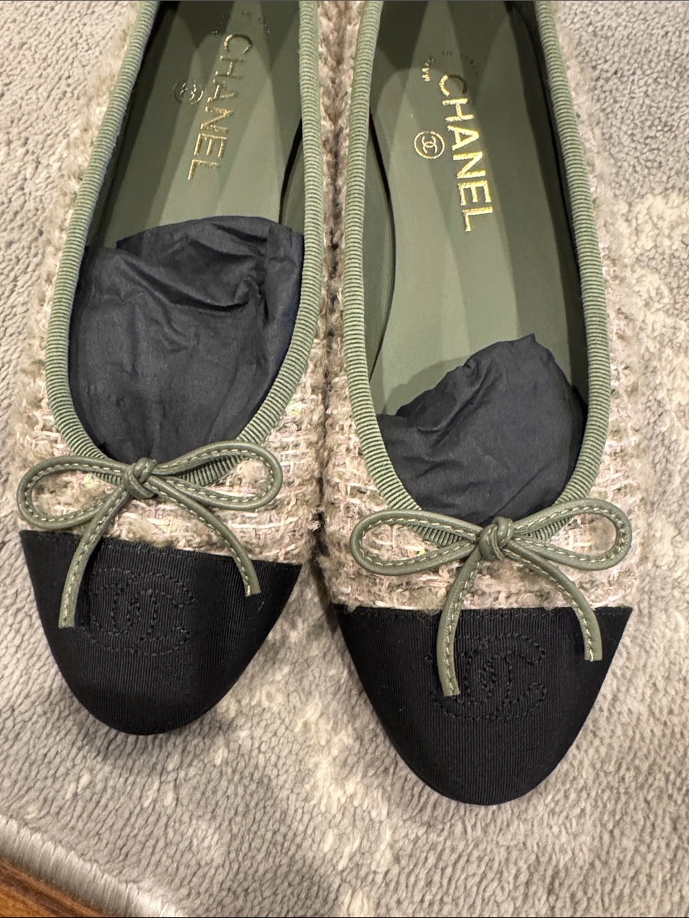 Authentic CHANEL Tweed Green and Black Cap-Toe Ballet Flats - Picture 7 of 7